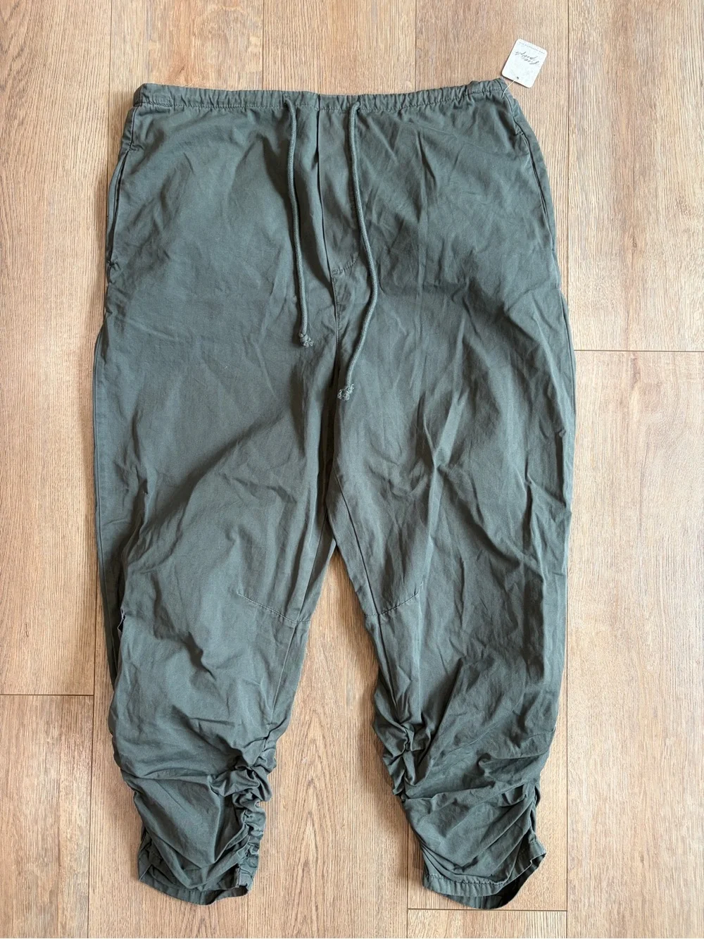 Free People New Light Parachute Pants Hunter Green Army Ruched Jogger Large NWT